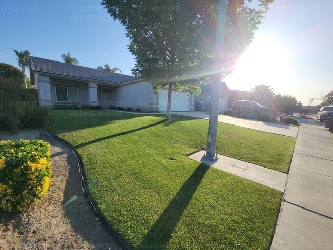 812 Bora Bora Ln in Bakersfield, CA - Building Photo - Building Photo