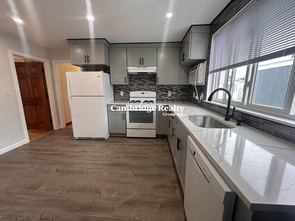 251 Elm St, Unit 3T in Cambridge, MA - Foto de edificio