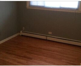 630 N Lincoln Ave, Unit ONE BED in Addison, IL - Building Photo - Building Photo