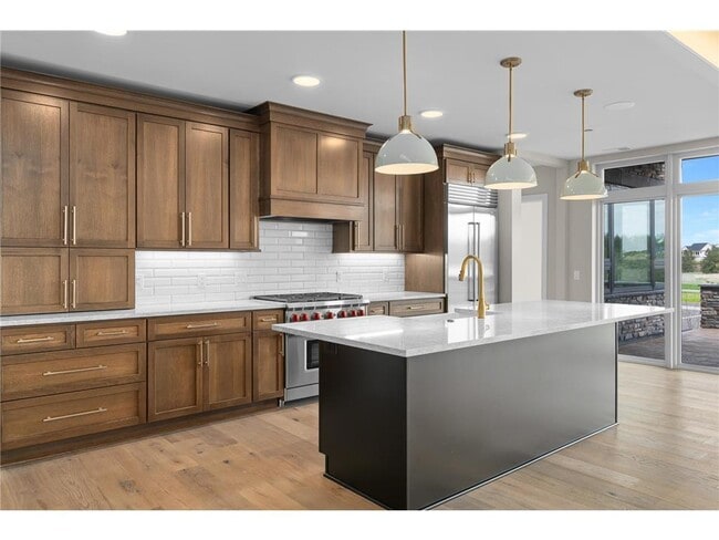 1 Hill Farm Rd in North Oaks, MN - Foto de edificio - Building Photo