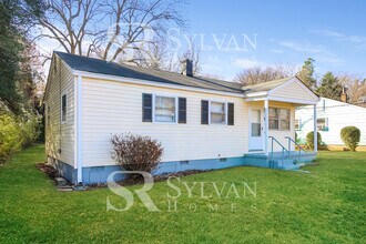 801 Devon Dr in Greensboro, NC - Building Photo - Building Photo