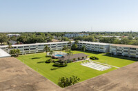 Gateway Square Condominiums in St. Petersburg, FL - Building Photo - Building Photo