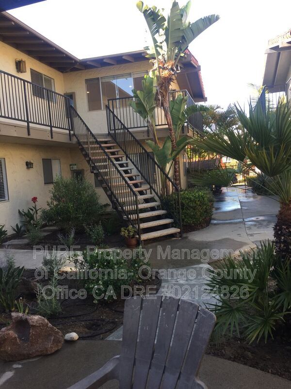 247 Avenida Montalvo in San Clemente, CA - Building Photo - Building Photo