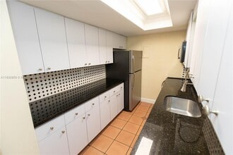 2953 Day Ave in Miami, FL - Building Photo - Building Photo