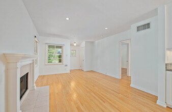 13964 Peach Grove St in Sherman Oaks, CA - Foto de edificio - Building Photo