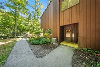 4 Aspen Ct in Highland Mills, NY - Building Photo - Building Photo