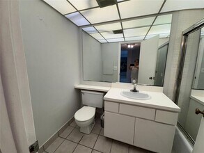 3730 Inverrary Dr in Lauderhill, FL - Building Photo - Building Photo