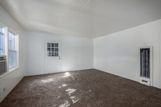 2610 N St in Sacramento, CA - Building Photo - Interior Photo