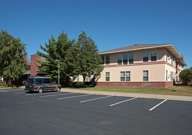 Orchard Square in Apple Valley, MN - Foto de edificio - Building Photo