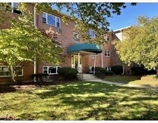 79 Walnut St in Newton, MA - Building Photo