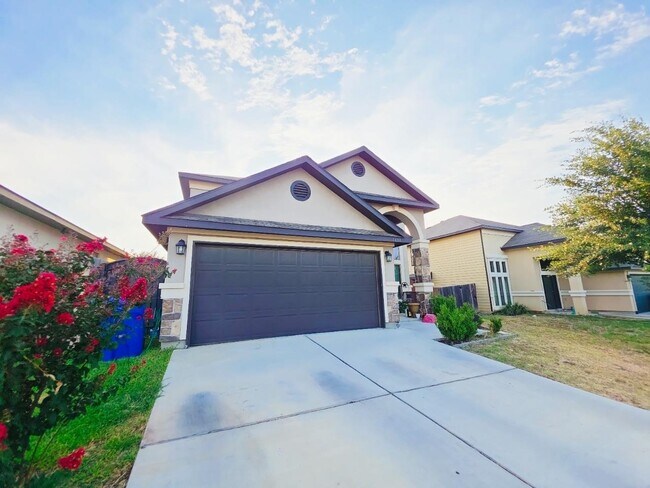 1408 Calaveras Ct in Laredo, TX - Building Photo - Building Photo