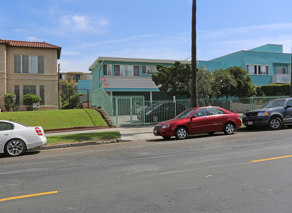 324 S Kenmore Ave in Los Angeles, CA - Building Photo