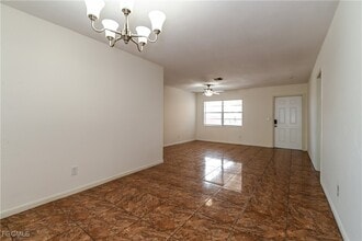 2155 Tropic Ave in Ft. Myers, FL - Building Photo - Building Photo