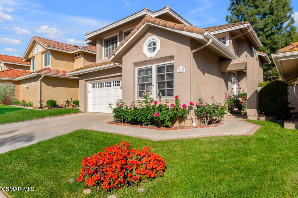 233 Valero Cir in Oak Park, CA - Building Photo