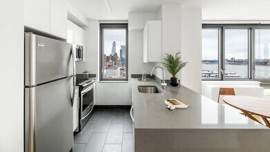 606 W 57th St in New York, NY - Building Photo - Building Photo