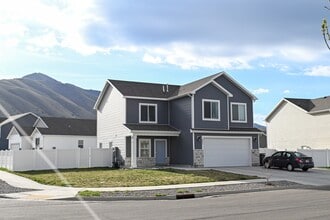 451 S 1440 E in Hyrum, UT - Building Photo - Building Photo