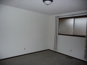 2133 Northtree Dr NE in Keizer, OR - Foto de edificio - Building Photo