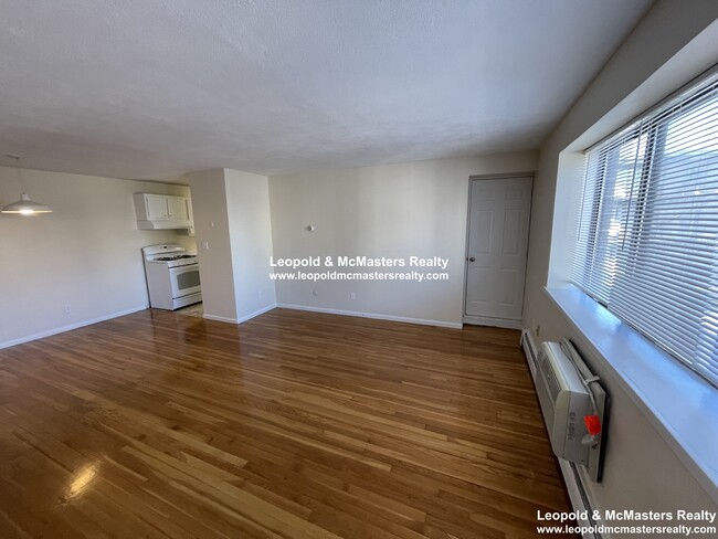 81 Litchfield St in Boston, MA - Foto de edificio - Building Photo