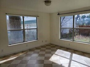 921 W Oak St in Denton, TX - Building Photo - Building Photo