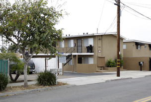 Casablanca Apartments in Oceanside, CA - Building Photo