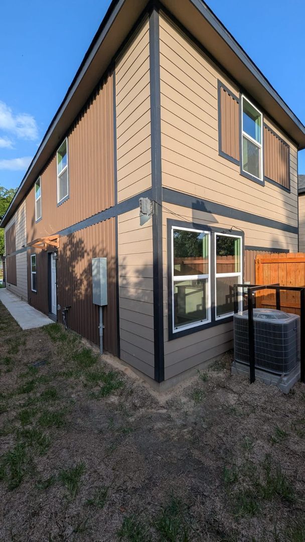 7613 Shotwell St in Houston, TX - Building Photo - Building Photo