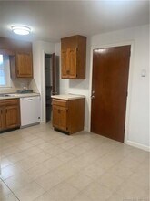 175 Homestead St in Manchester, CT - Building Photo - Building Photo