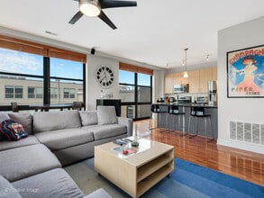 1260 W Washington Blvd, Unit 308 in Chicago, IL - Foto de edificio - Building Photo