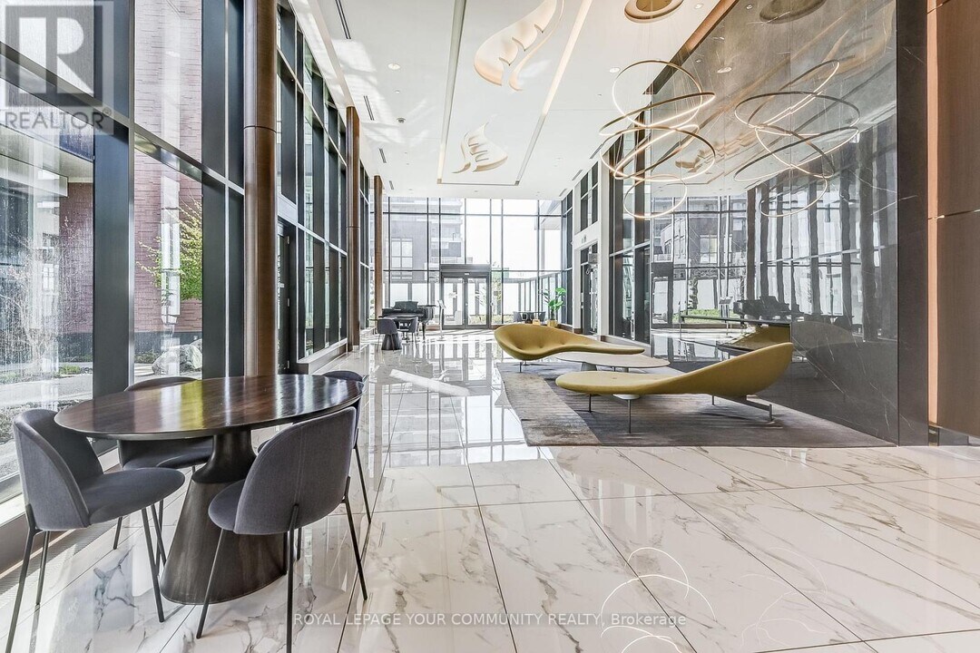 95-2095 McMahon Dr in Toronto, ON - Building Photo