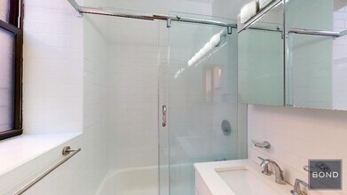 200 W 58th St in New York, NY - Building Photo - Building Photo