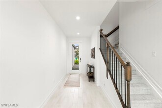 7555 Rockefeller Dr in Naples, FL - Building Photo - Building Photo