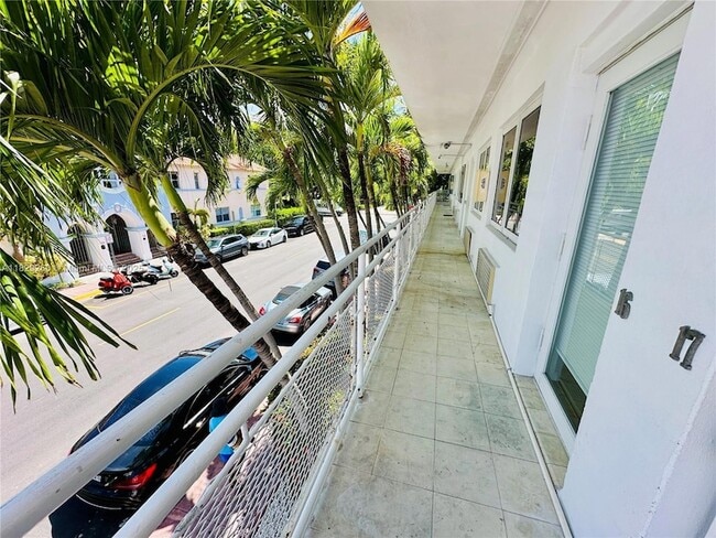 745 13th St, Unit 17 in Miami Beach, FL - Building Photo - Building Photo