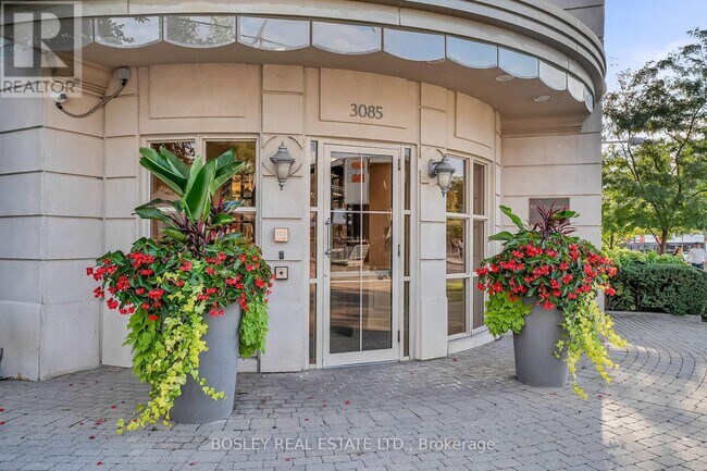 3085 Bloor St W in Toronto, ON - Building Photo - Building Photo