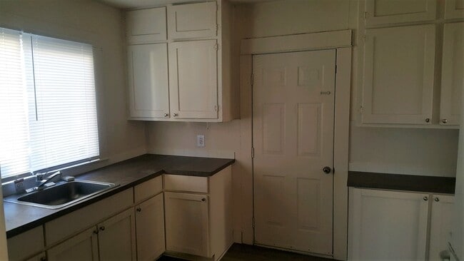 property at 1625 E Garland Ave