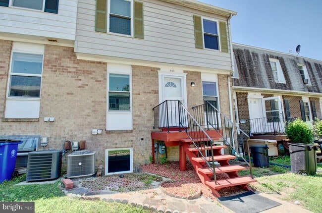 property at 565 W Diamond Ave