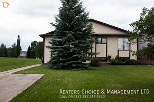 Roomy Half Duplex Near Schools & Amenities in Lethbridge, AB - Building Photo
