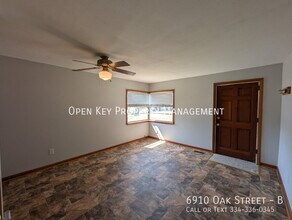 6910 Oak St in Grand Ridge, FL - Building Photo - Building Photo