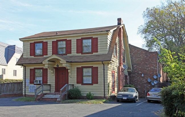 El Patio Light Apartments in Richmond, VA - Building Photo - Building Photo