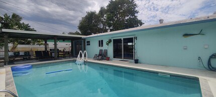 1301 SE Sandpiper Ln in Stuart, FL - Building Photo - Building Photo
