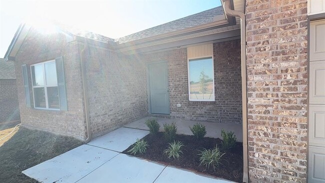 504 SW 11th St in Newcastle, OK - Foto de edificio - Building Photo