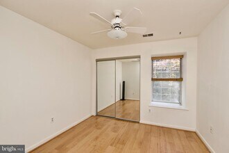 3377 Lakeside View Dr in Falls Church, VA - Foto de edificio - Building Photo