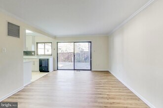 9040 Centerway Rd in Gaithersburg, MD - Building Photo - Building Photo