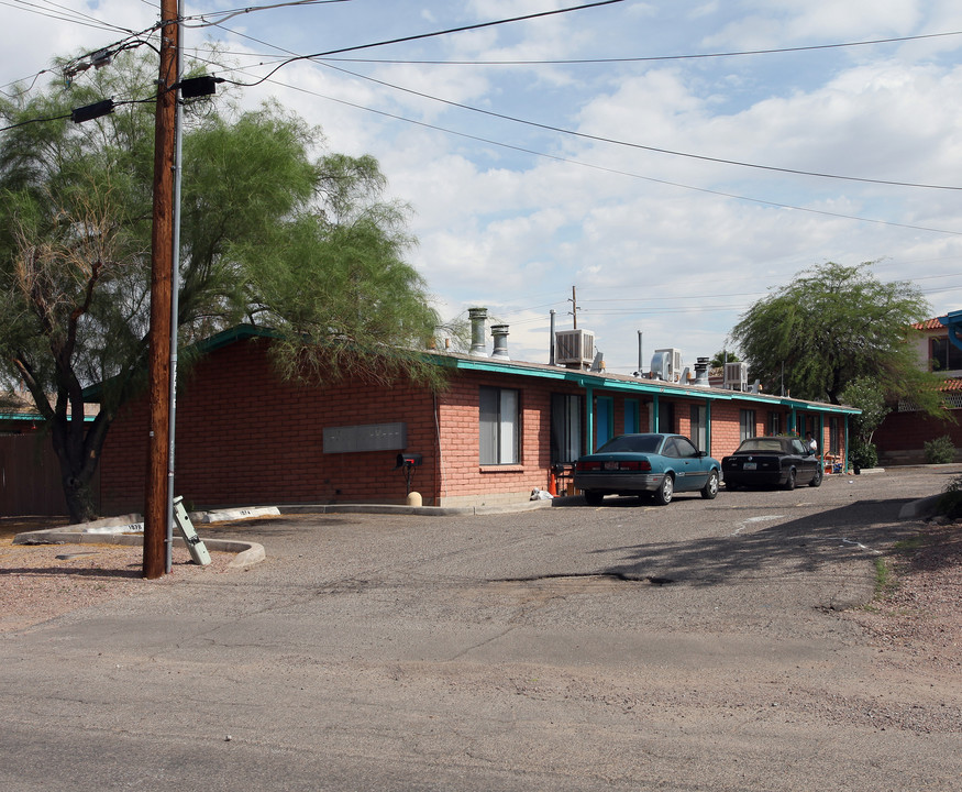 1050-1088 E Navajo Rd in Tucson, AZ - Building Photo