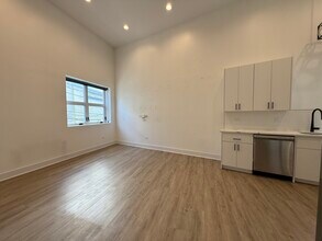 4735 N Artesian Ave, Unit 4731 -201 in Chicago, IL - Building Photo - Building Photo