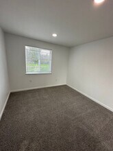 1527 Santiam Hwy SE in Albany, OR - Building Photo - Building Photo