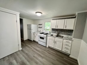 327 28th Ave in East Moline, IL - Building Photo - Building Photo