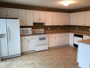 7910 Fir Green Way in Louisville, KY - Building Photo - Building Photo
