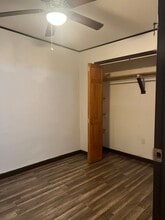 2439 S Iseminger St in Philadelphia, PA - Foto de edificio - Building Photo