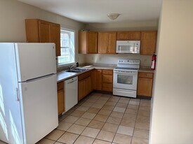 10 Southview Dr, Unit B in South Burlington, VT - Building Photo