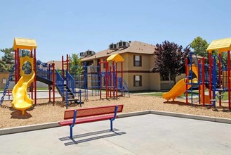 Sunrise Apartments in Bakersfield, CA - Building Photo - Building Photo