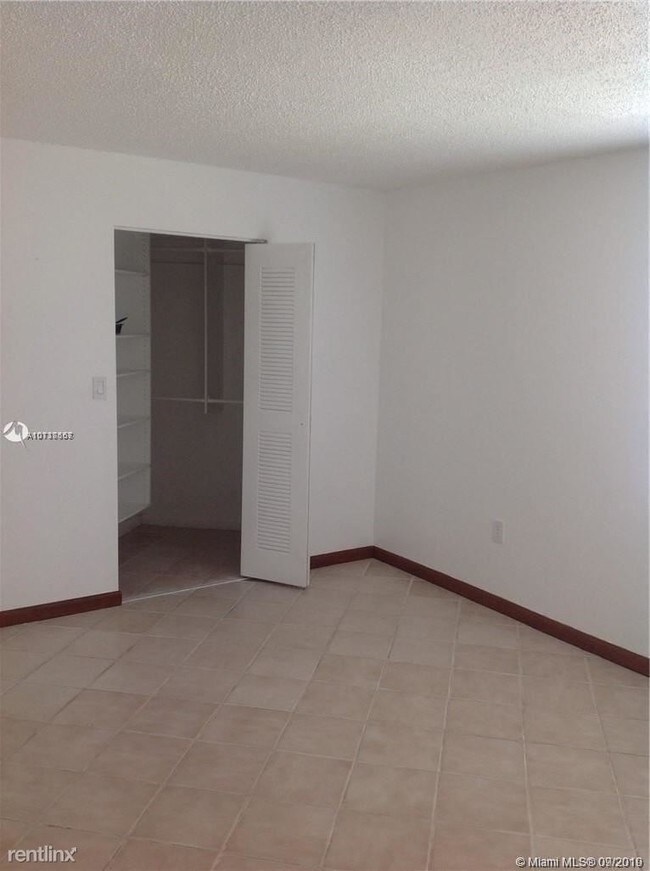 9437 Fontainebleau Blvd in Miami, FL - Building Photo - Building Photo